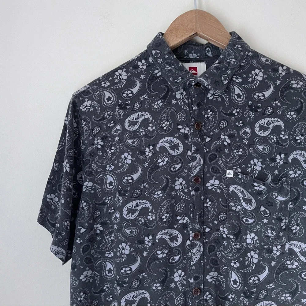 Quicksilver Paisley Button up Short Sleeve Shirt, Size Small - Picture 1 of 7